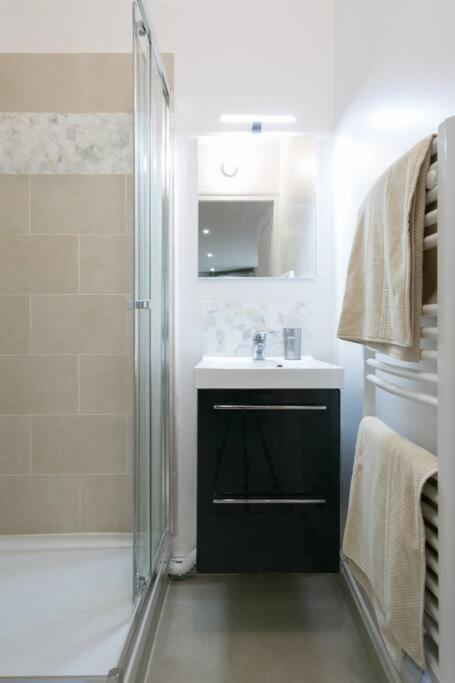 Rose, Appartement Confortable Proche Metro Montrouge Bagian luar foto